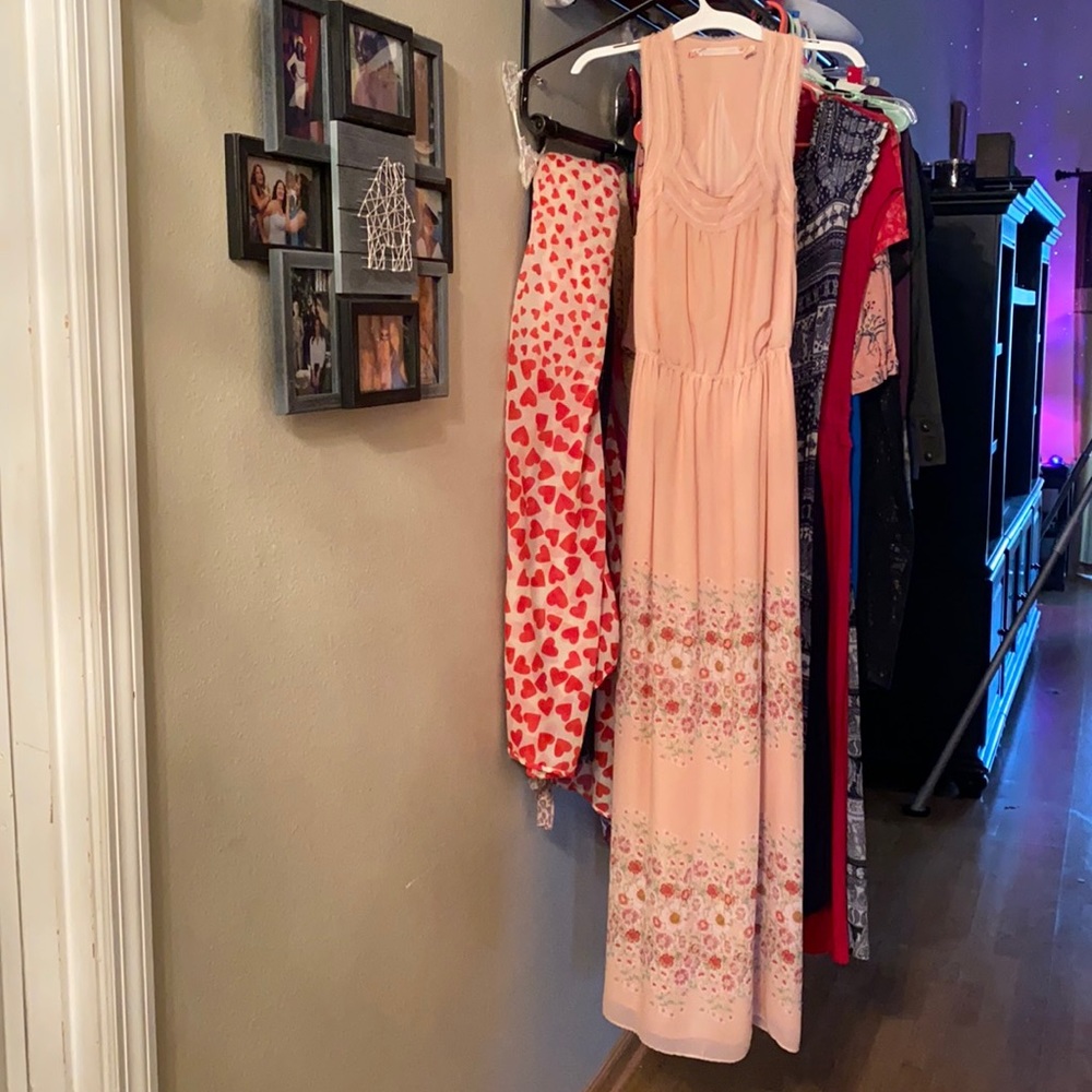Chelsea & Violet Peach 🍑 Maxi Dress with Floral